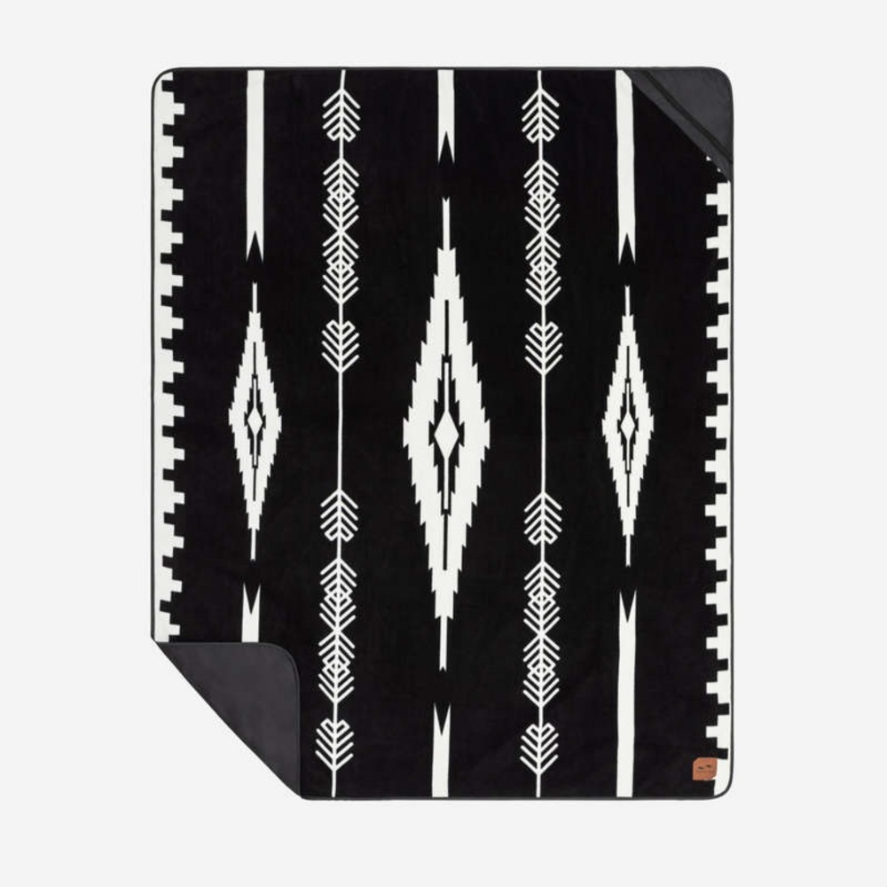 SLOWTIDE JERICHO FLEECE CAMP BLANKET TRIBAL PRINT IN BLACK AND WHITE NWOT